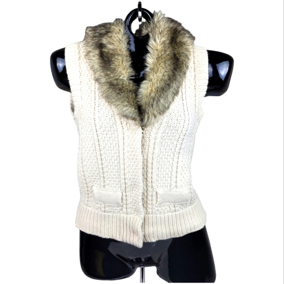 Anthropologie/Kaisely Faux Fur Collar Sleeveless Snap Closure Sweater - Picture 5 of 8